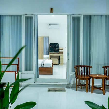 Отель Turtle House Lombok Kuta  Экстерьер фото