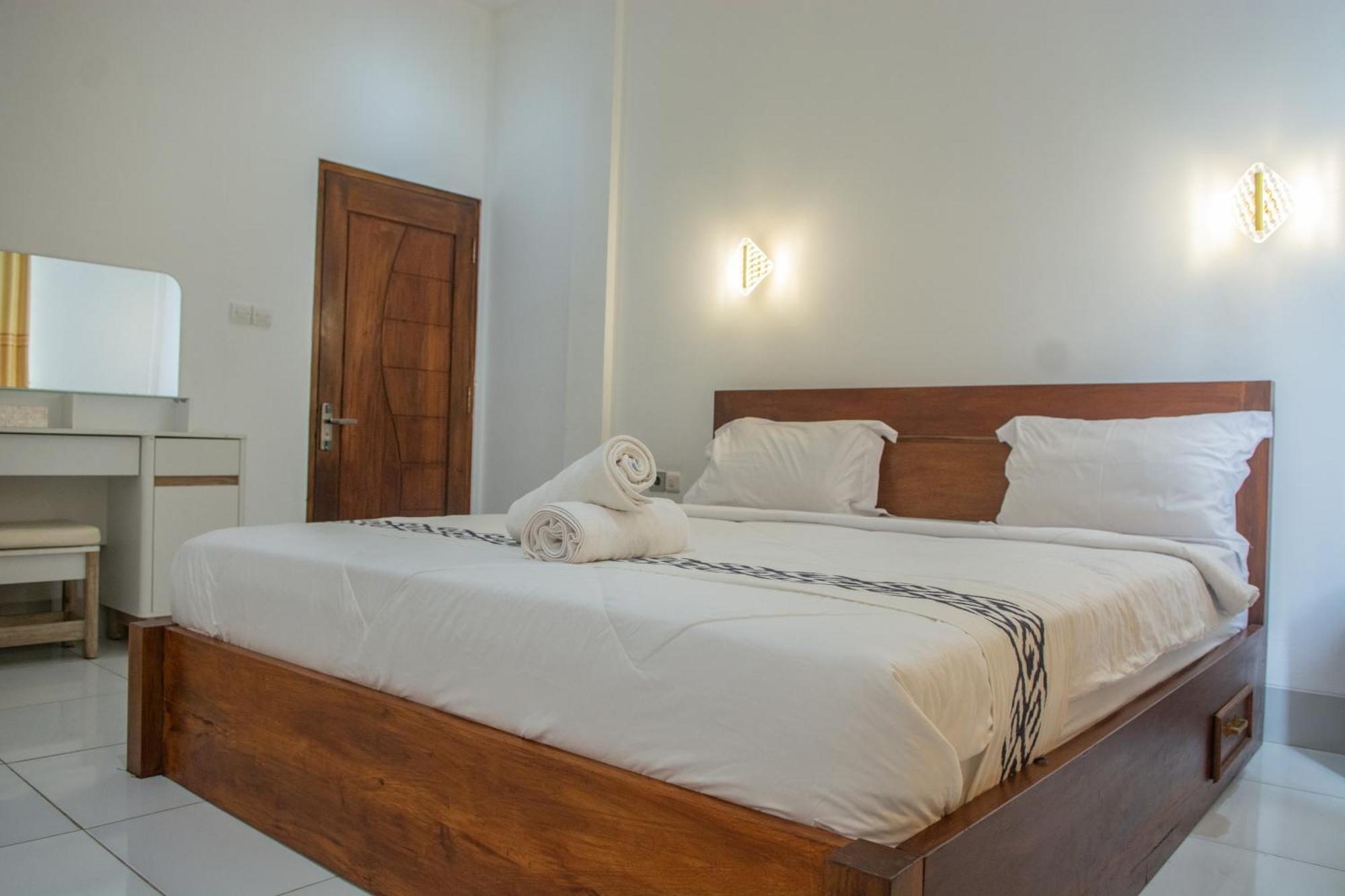 Отель Turtle House Lombok Kuta  Экстерьер фото