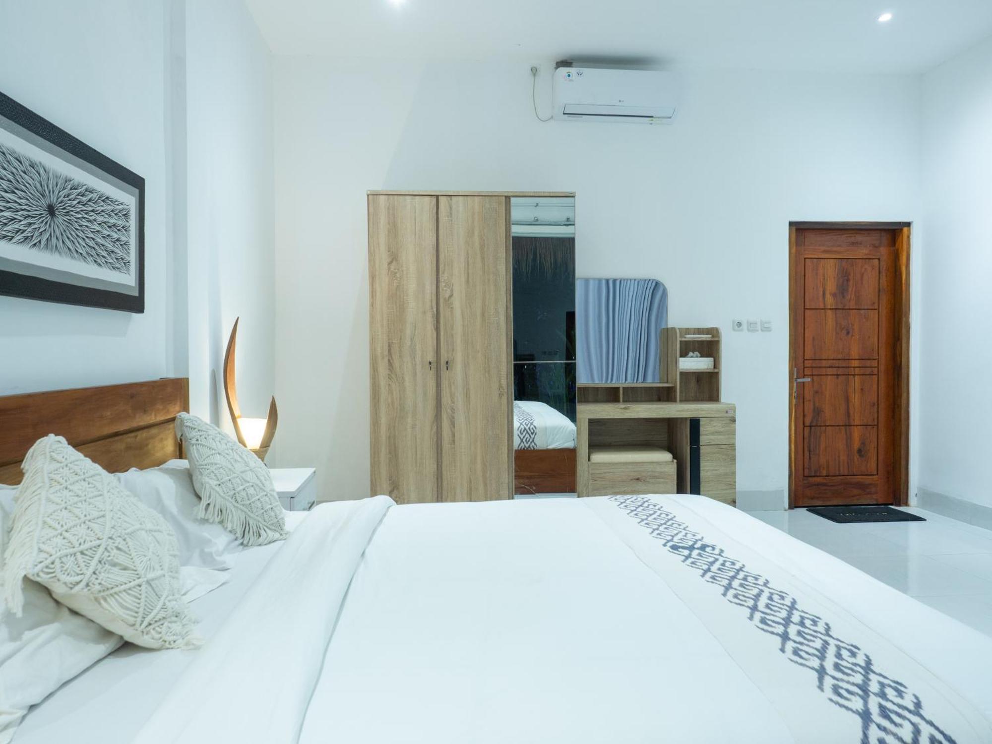 Отель Turtle House Lombok Kuta  Экстерьер фото