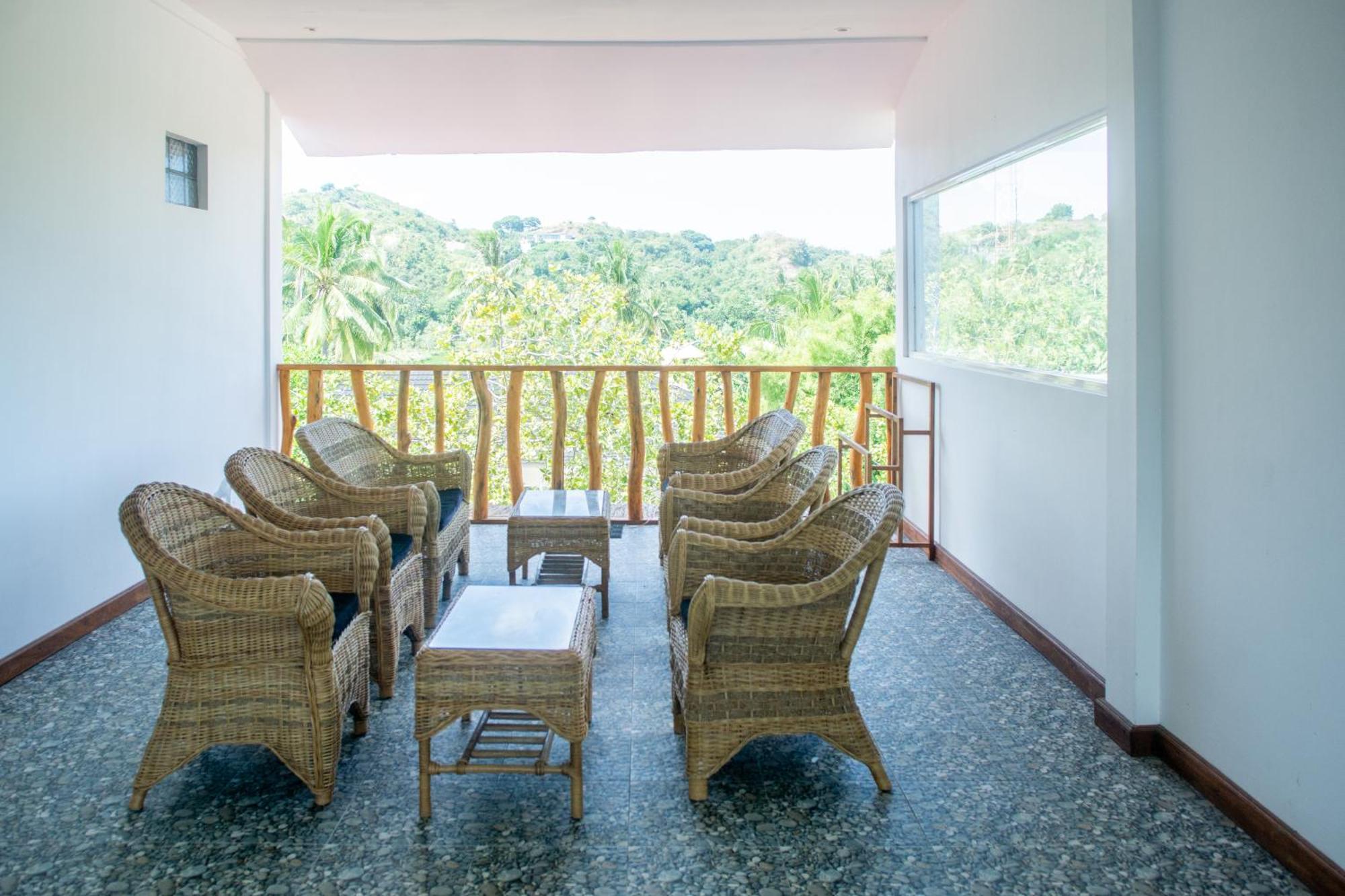 Отель Turtle House Lombok Kuta  Экстерьер фото